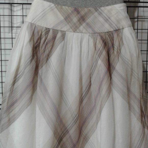 100% Silk Skirt. NWT - Picture 3 of 4